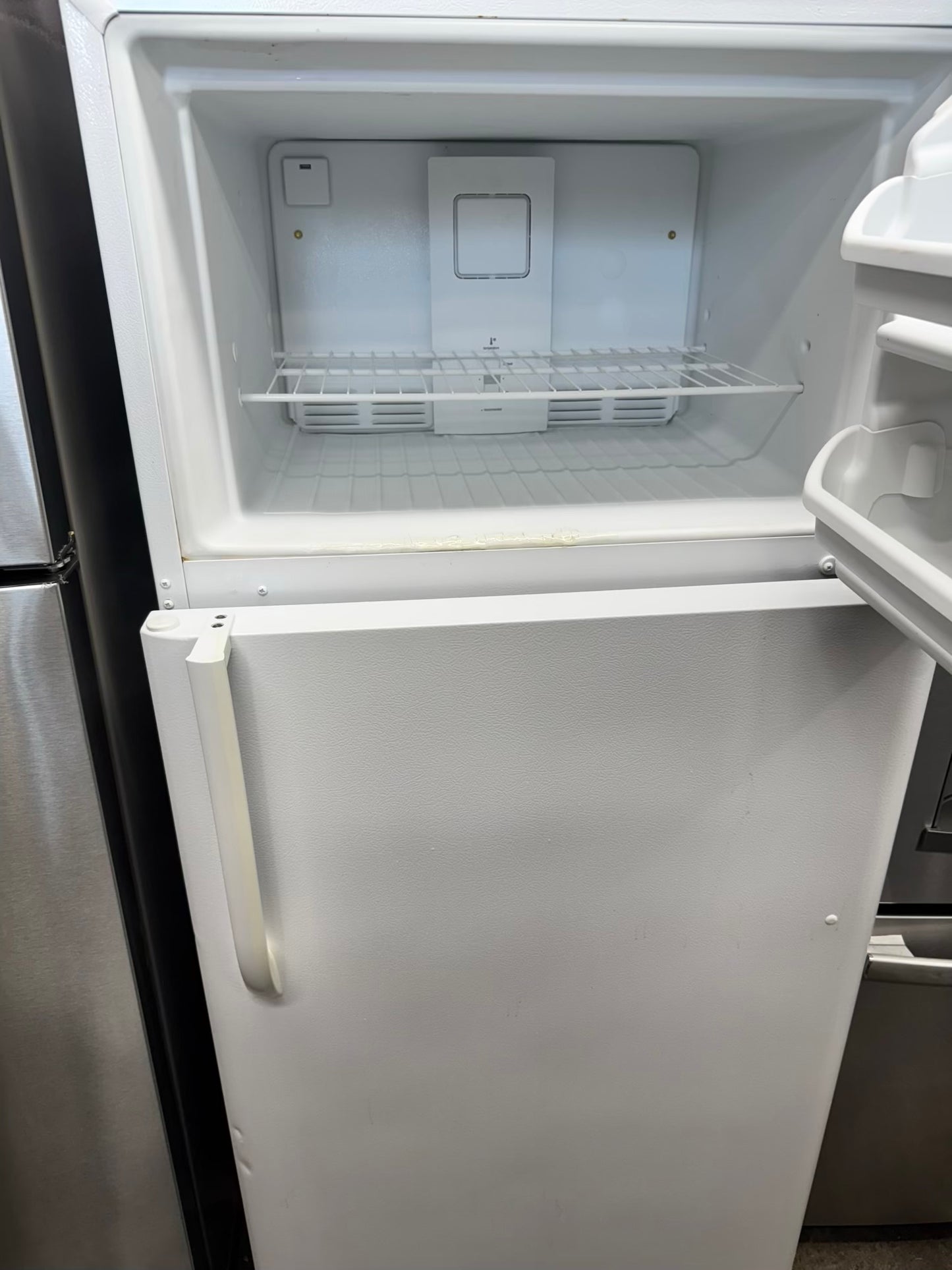 Frigidaire top freezer 30inch white
