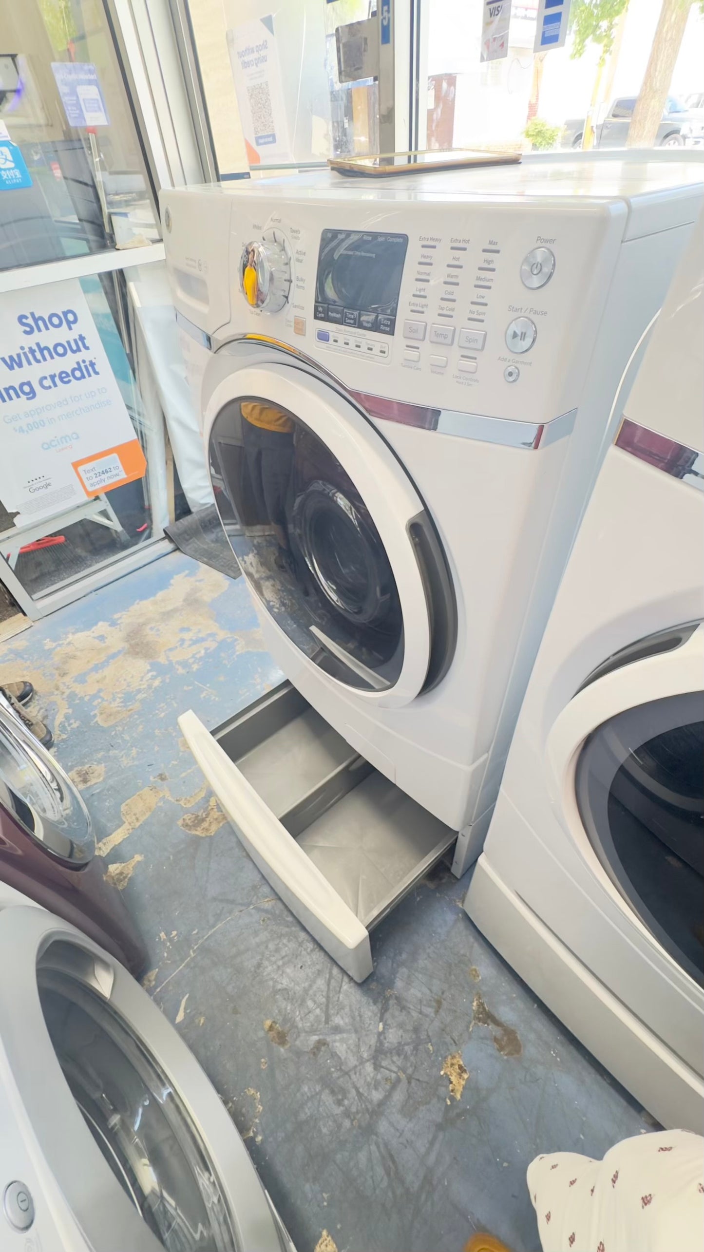 ^ GE washer & electric dryer set front load whit pedestal