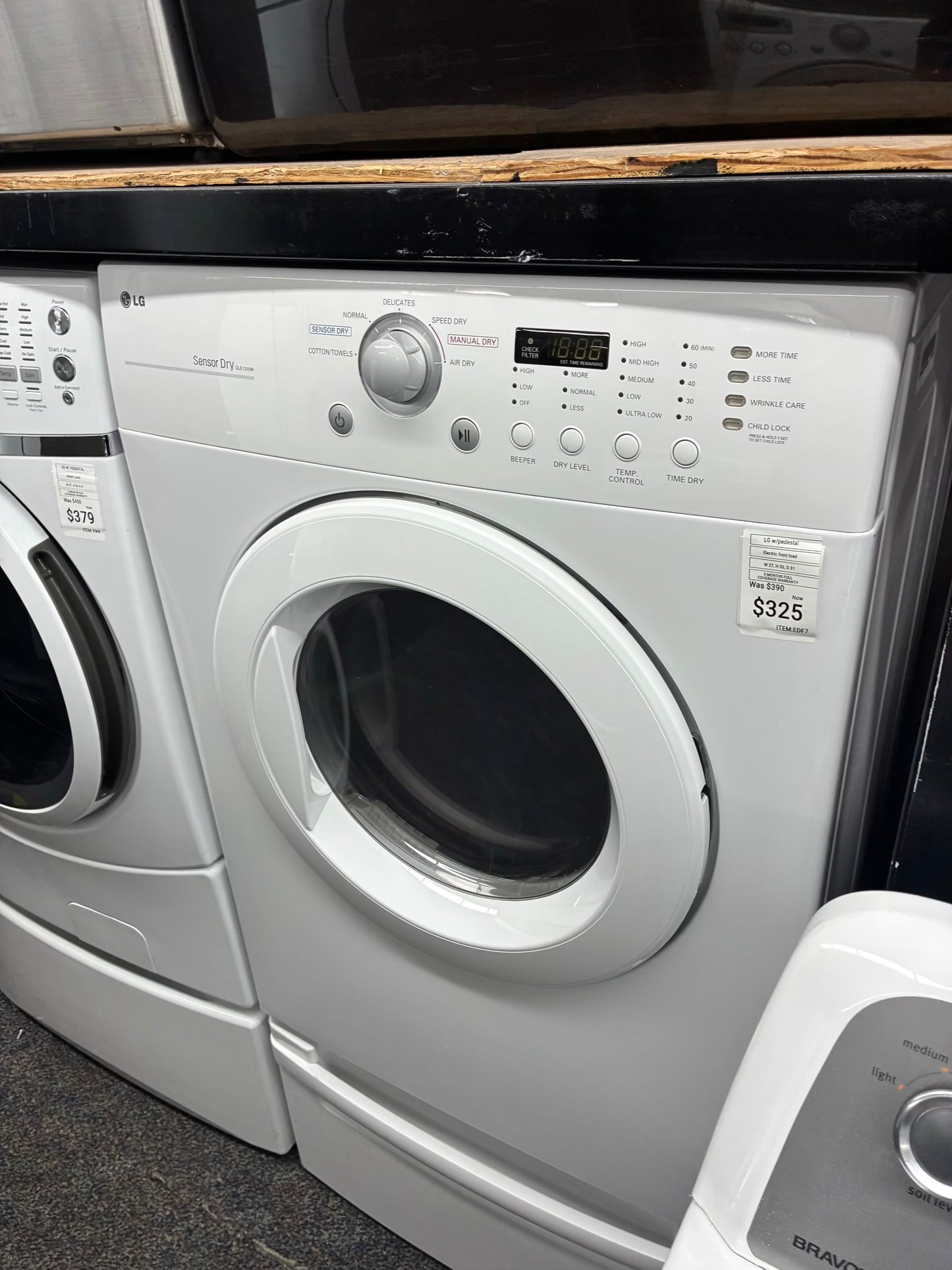 LG Electric Dryer 27” with pedestal white