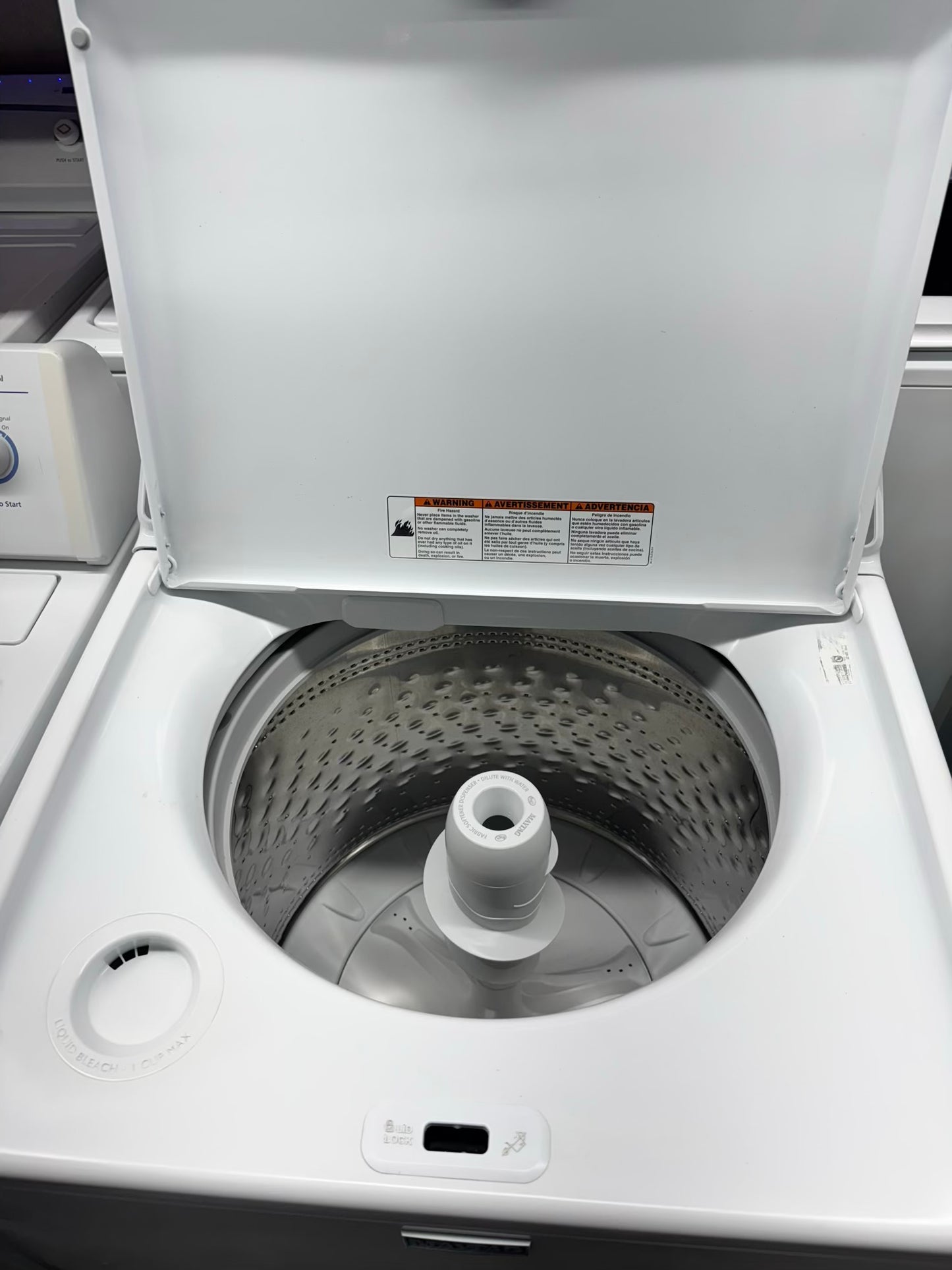 Maytag top load washer deep fill & rinse white 27” whit agitator stainless steel drum
