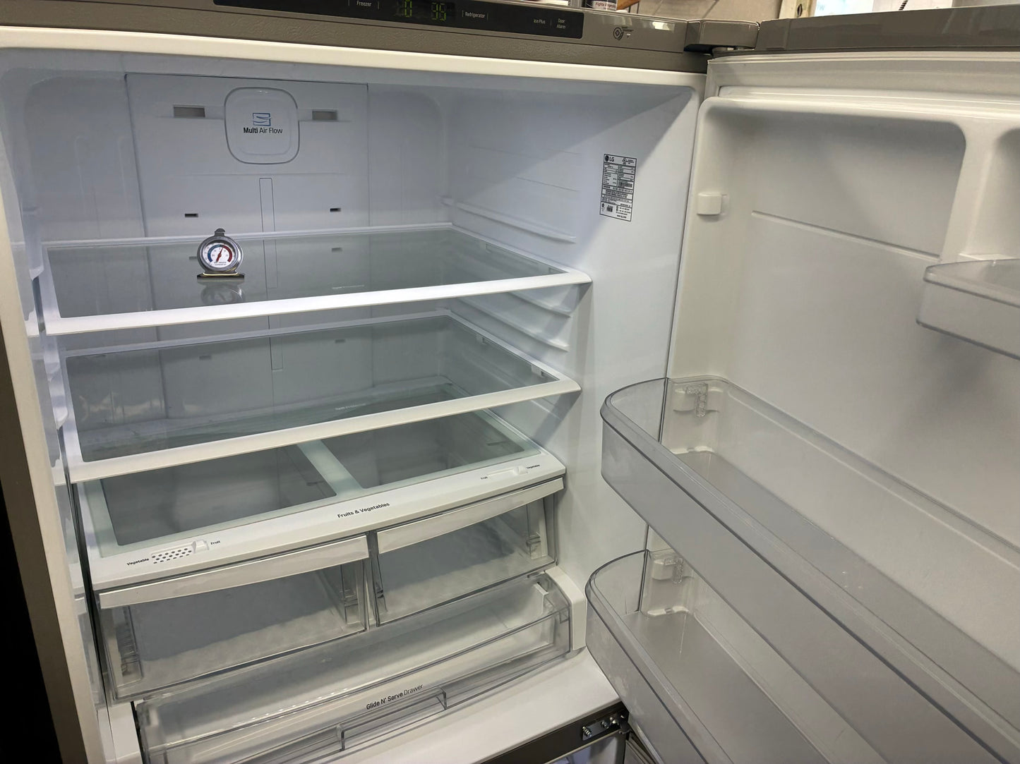 LG bottom freezer stainless steel 33” ice maker