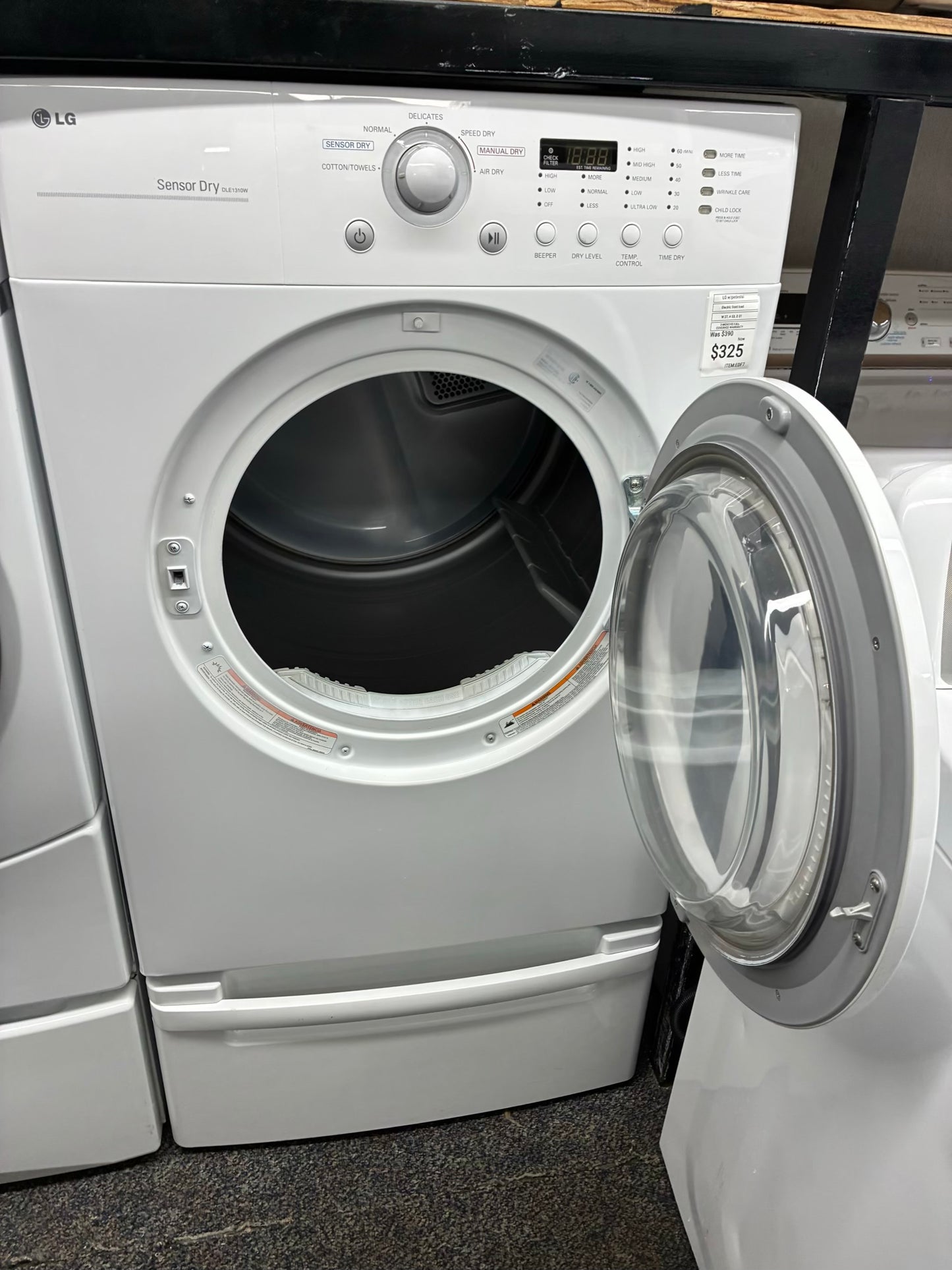 LG Electric Dryer 27” with pedestal white