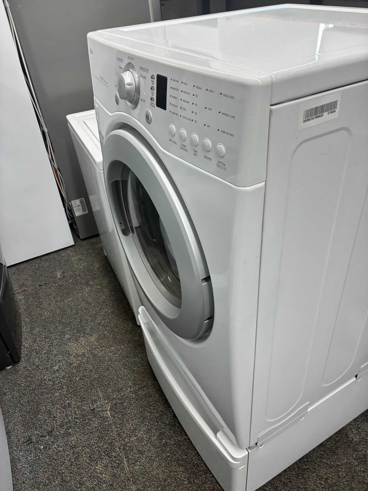 LG Electric Dryer 27” with pedestal white