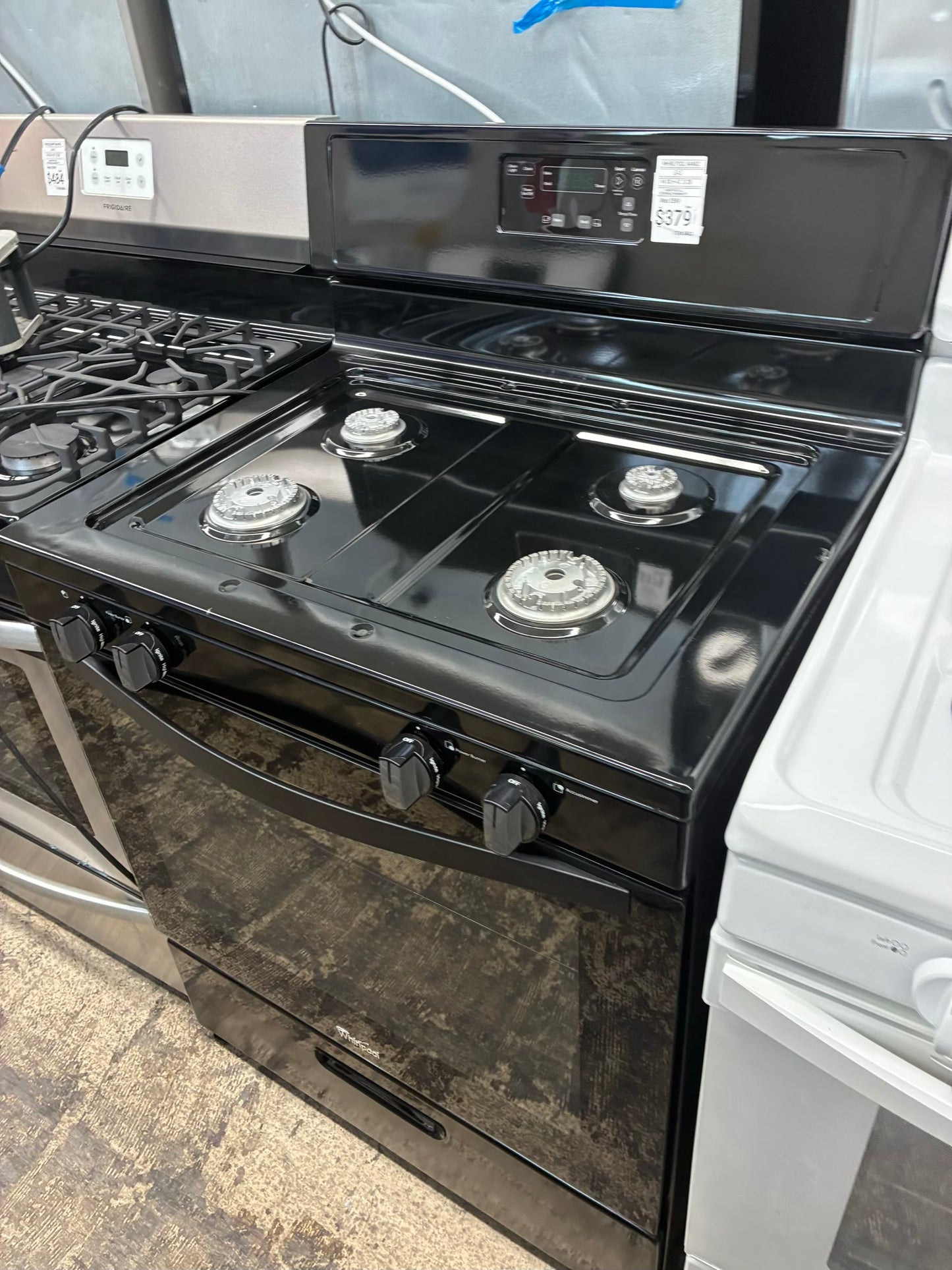 Whirlpool Gas Range black 4 Burners 30”