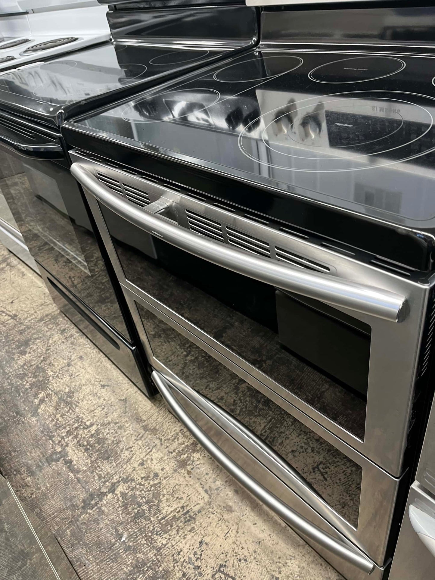 - Item: #ER28G Samsung electric range 5 burner range 30 in Convection double oven