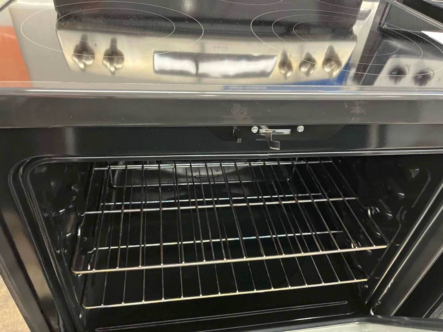 . ITEM #GR33B GE Stainless steel electric range 4 burner 30 inch *more pictures soon