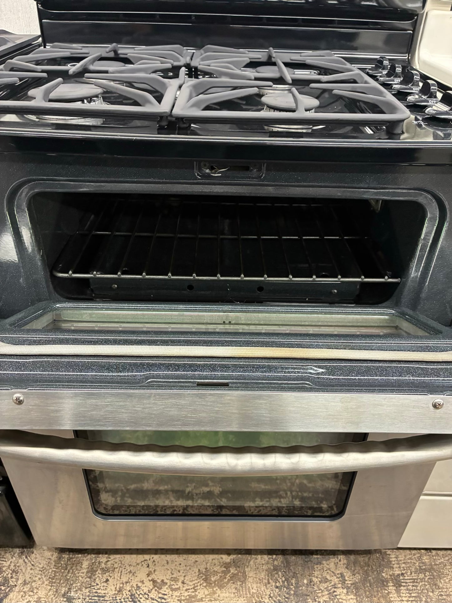 Kenmore Elite gas range stainless steel color 5 burner 30” double oven