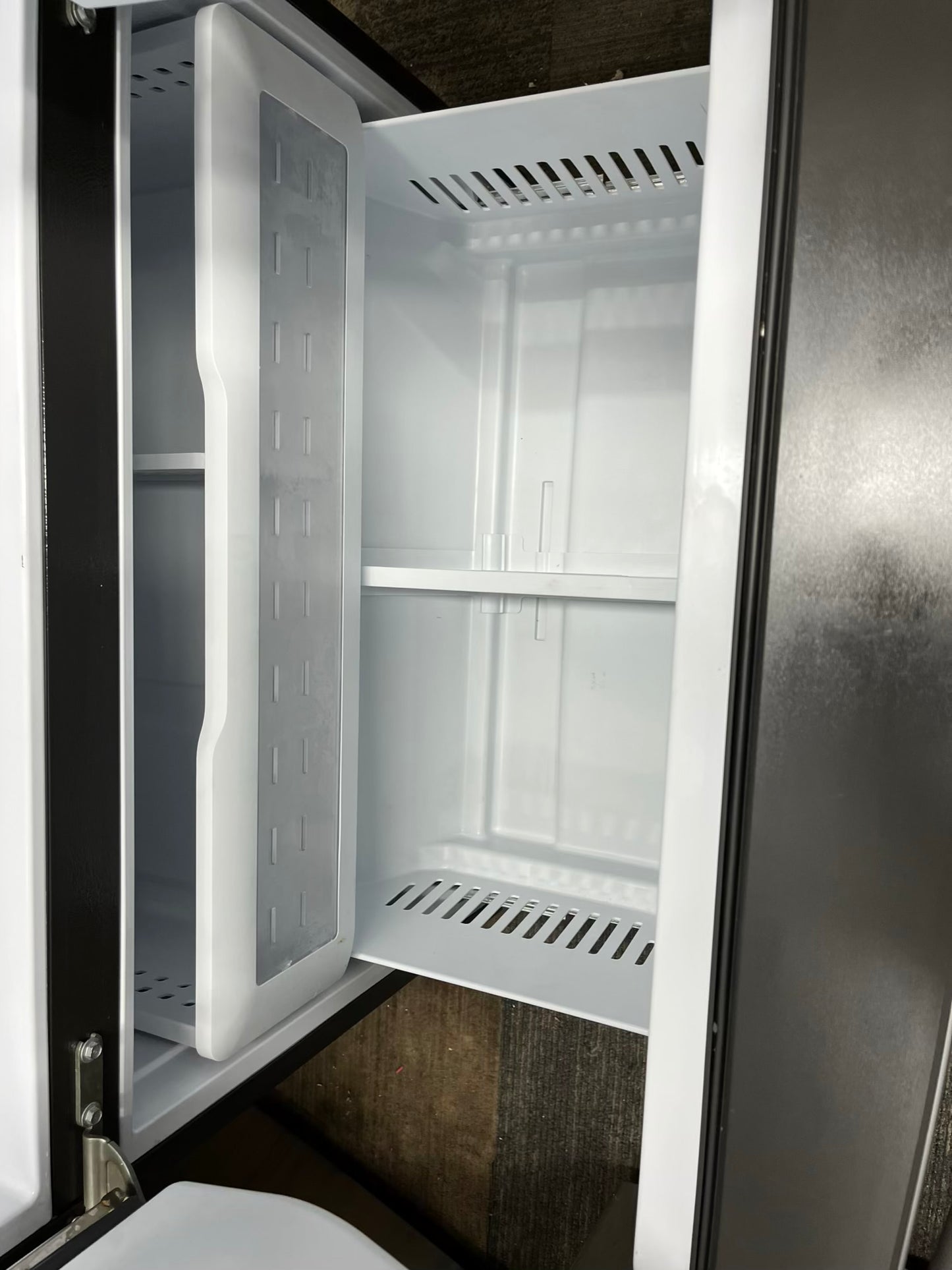^ #RF47W GE french door refrigerator slate stainless steel w/ ice and water dispenser inside 33” in