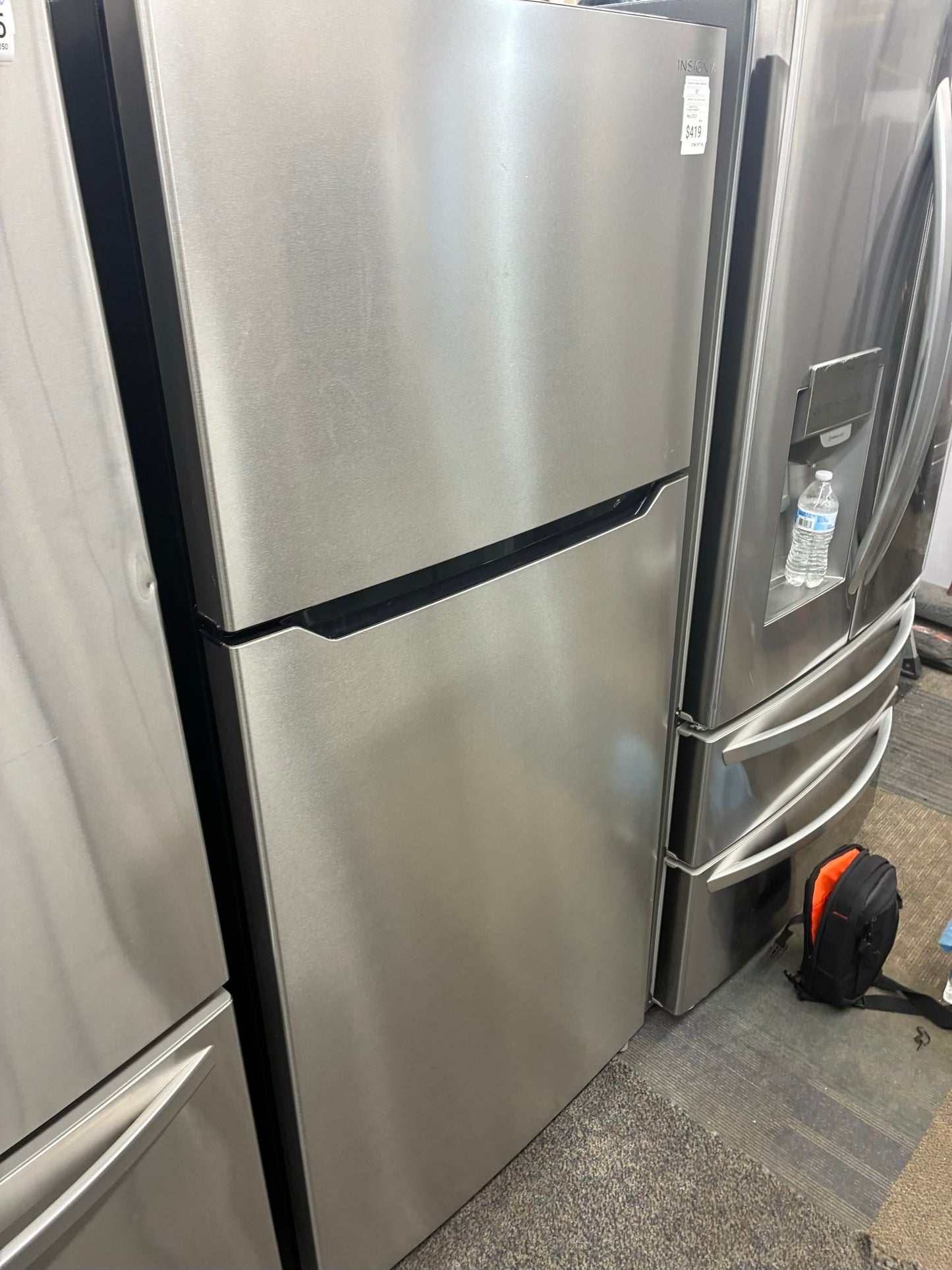 Insignia Top Freezer Refrigerator 30” stainless steel