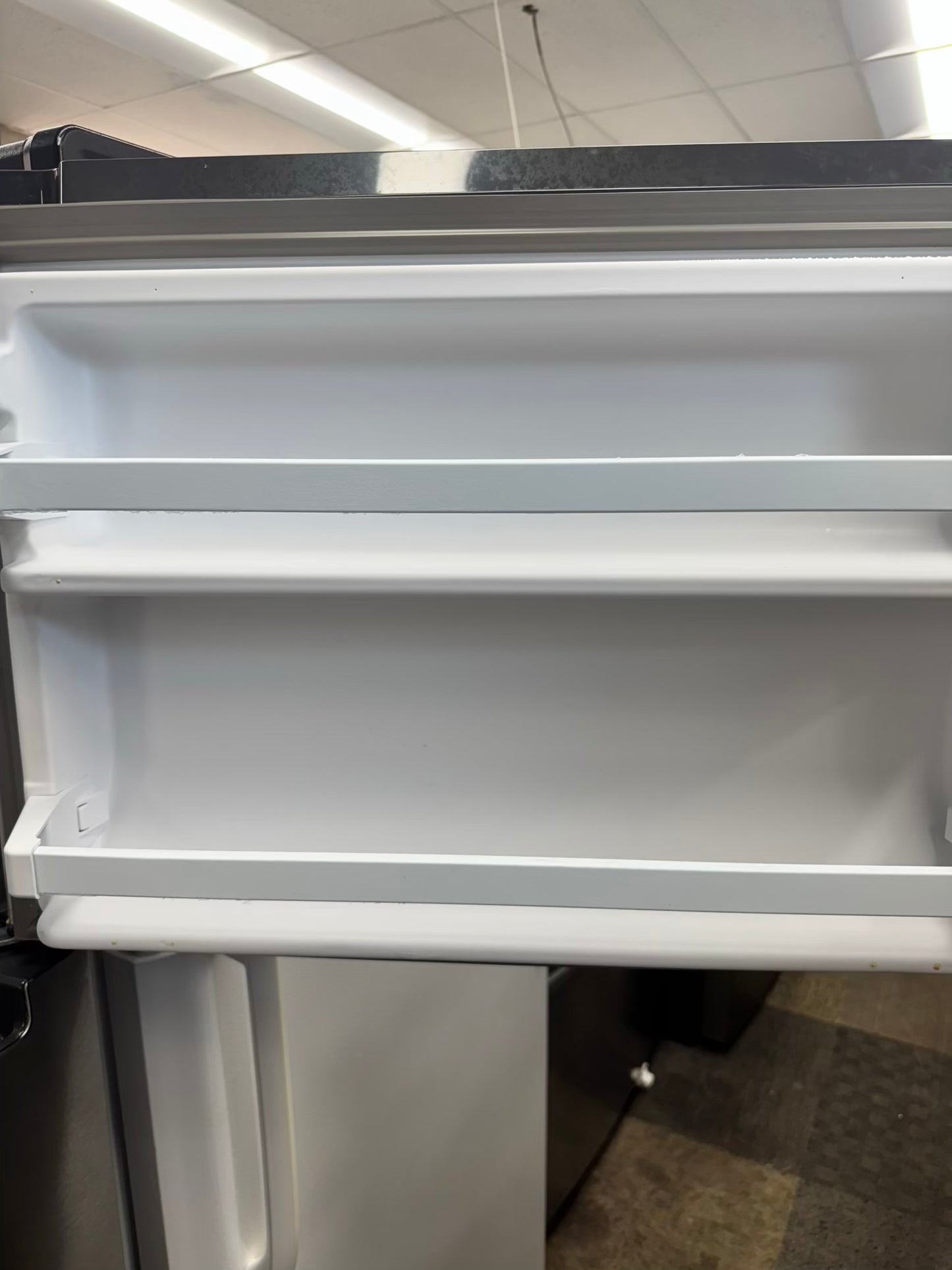 Whirpool top freezer stainless steel 28 inch