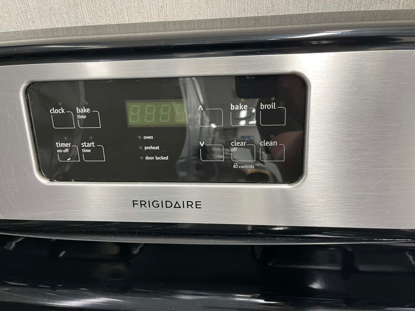 - ITEM #GR93B Frigidaire gas range white 4 burner 30” in