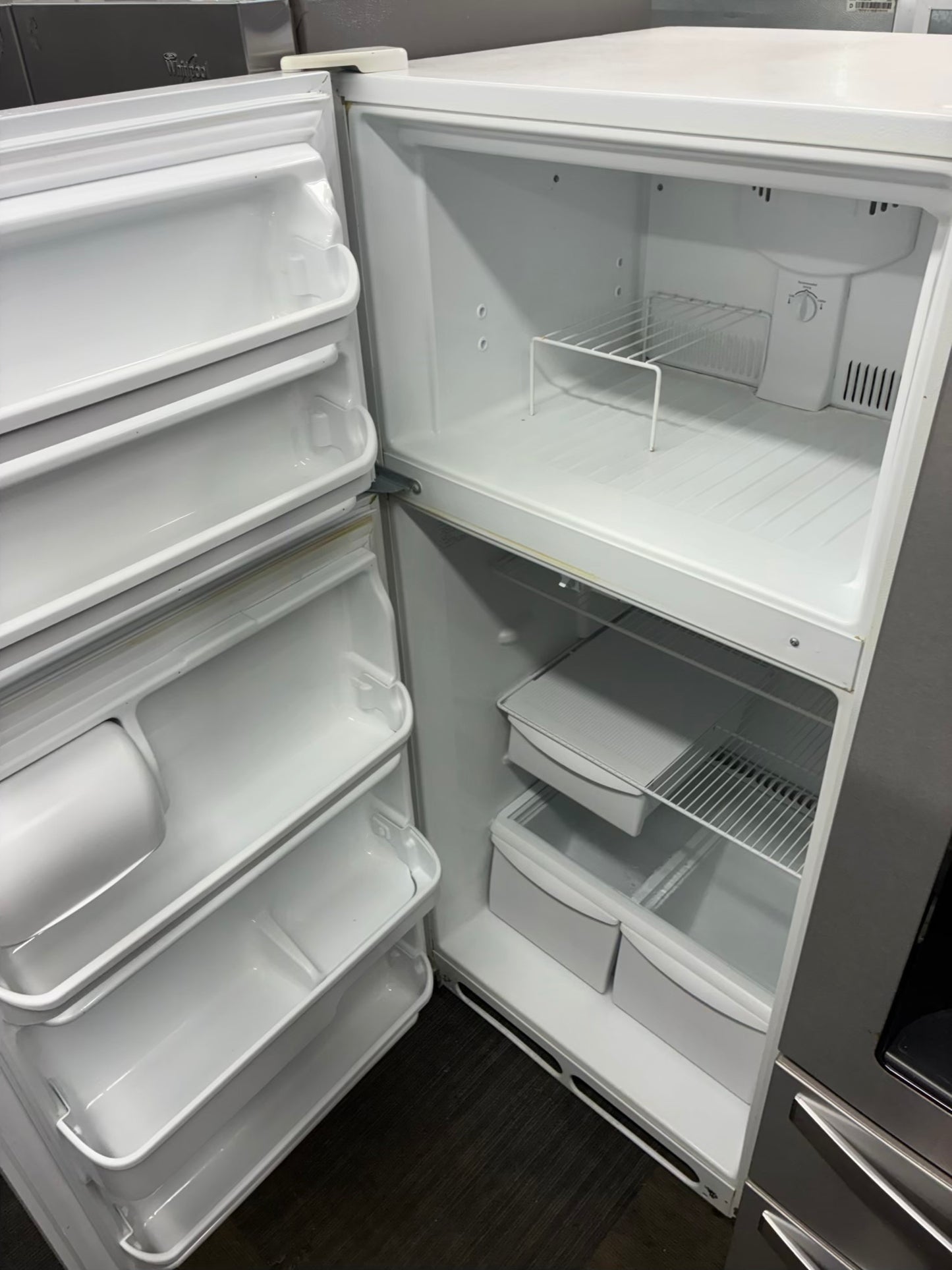 Kenmore Top Freezer Refrigerator 30” white