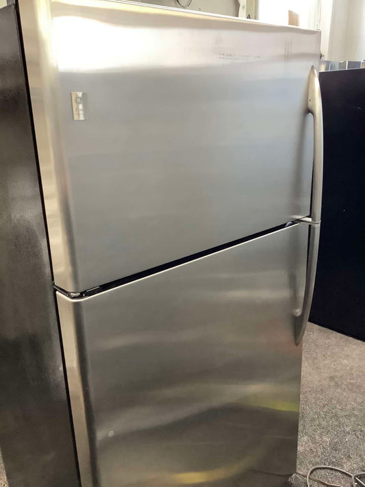 GE Profile top freezer Refrigerador 33”  stainless steel