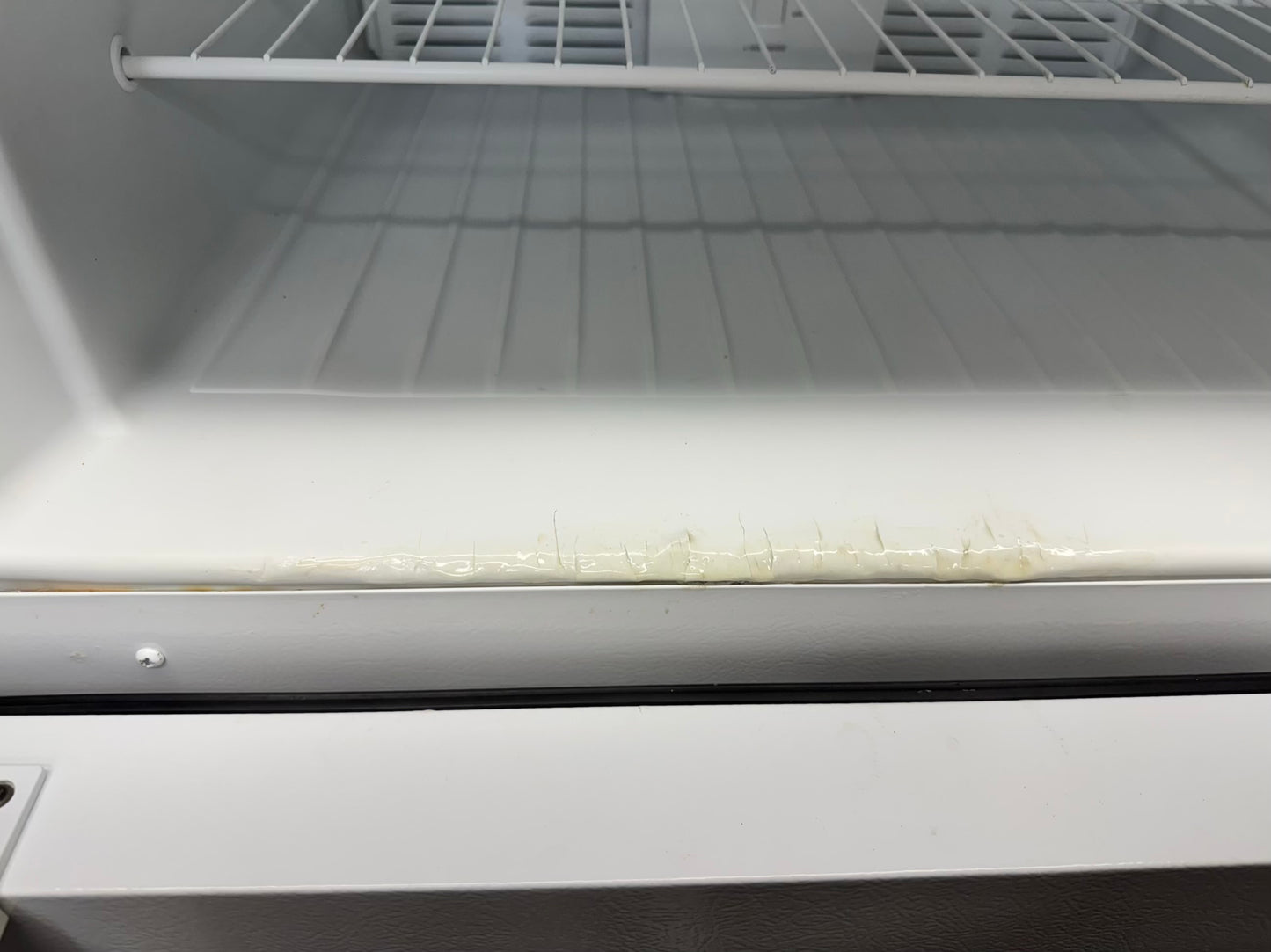 Frigidaire top freezer 30inch white