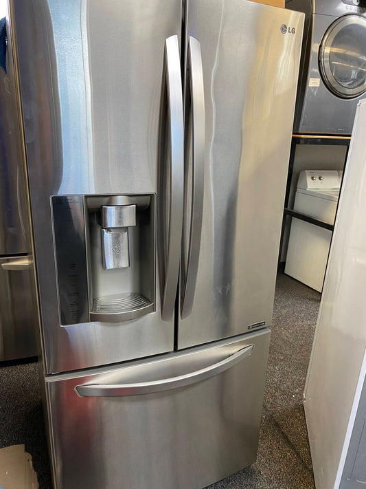 LG French door refrigerator stainless steel w/water ice dispense 33”