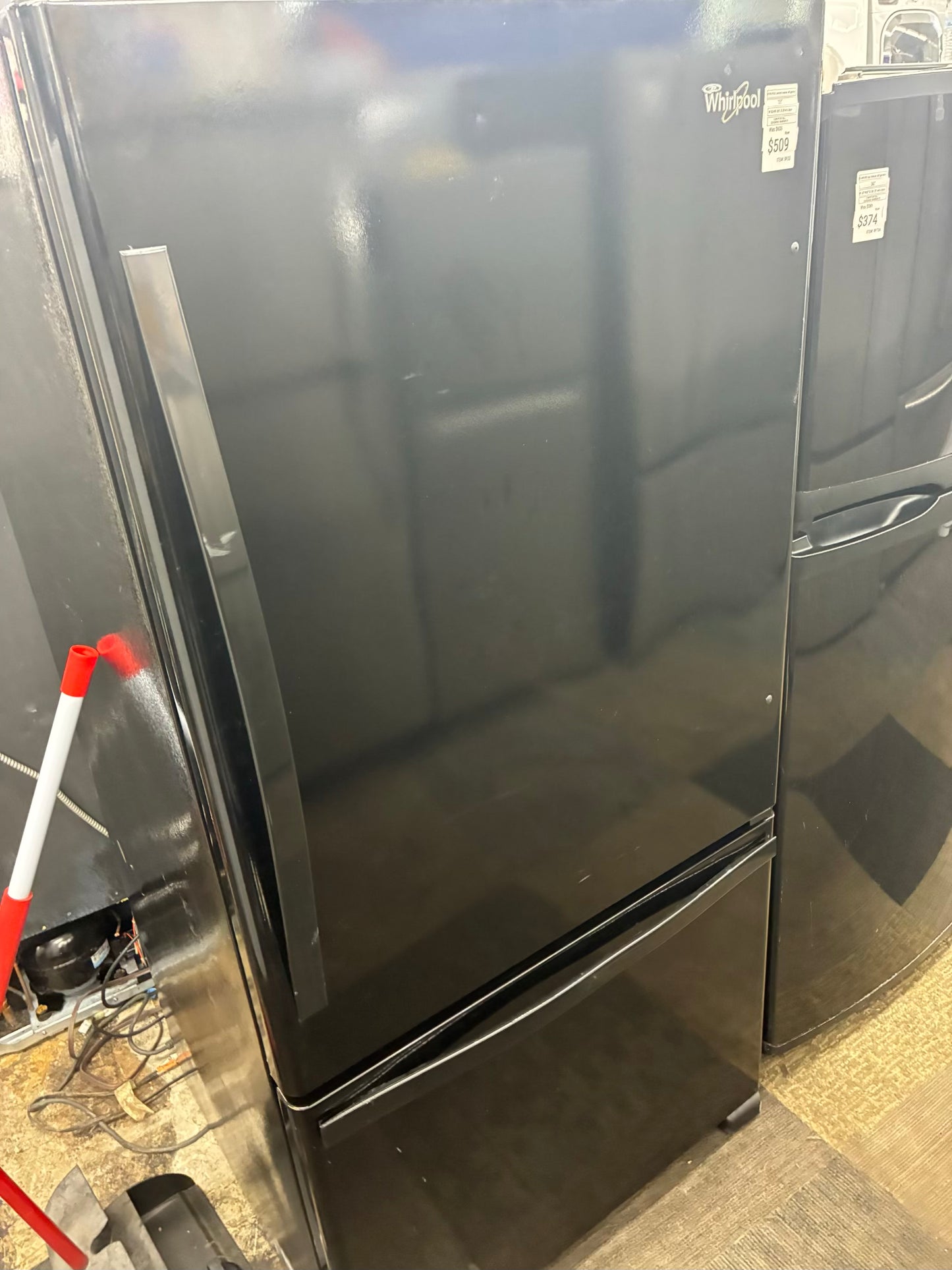 Whirlpool bottom freezer refrigerator black 33”