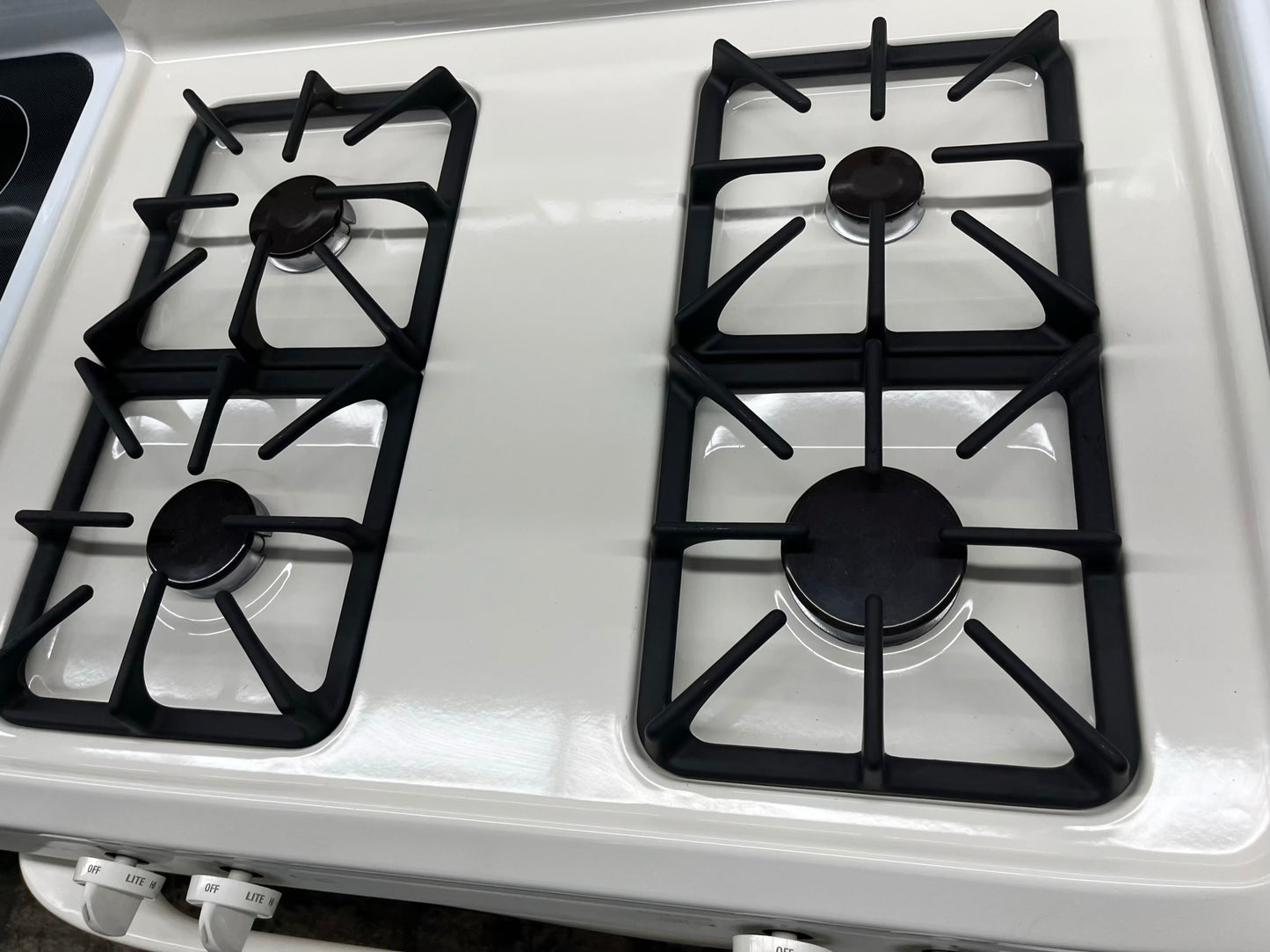 ^ ITEM #ER85G Kenmore gas range bisque 4 burner 24” in