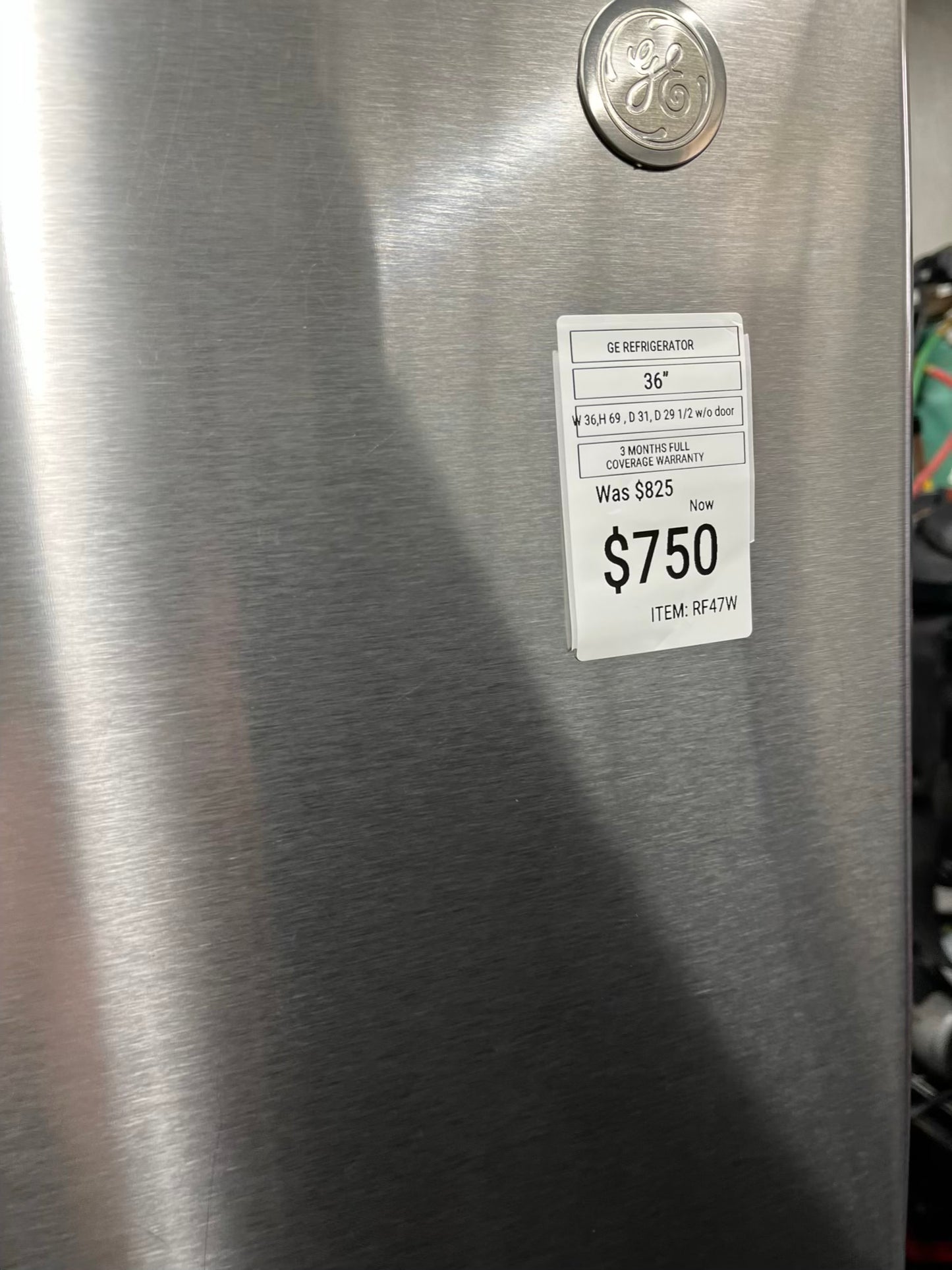 ^ #RF47W GE french door refrigerator slate stainless steel w/ ice and water dispenser inside 33” in