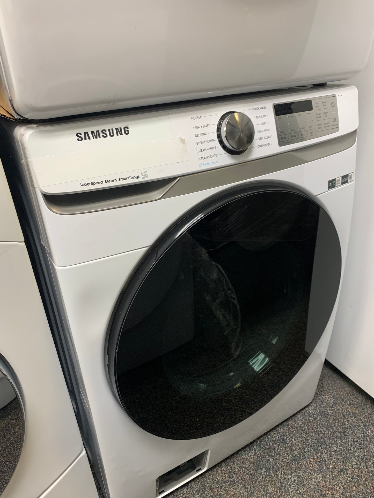 🔥 HOT DEAL
★ Samsung Open Box 4.5 cu. ft. High-Efficiency Front Load Washer with Self-Clean+ in White & 7.5 cu. ft. Smart Stackable Vented GAS Dryer with Steam Sanitize+ in White WD690