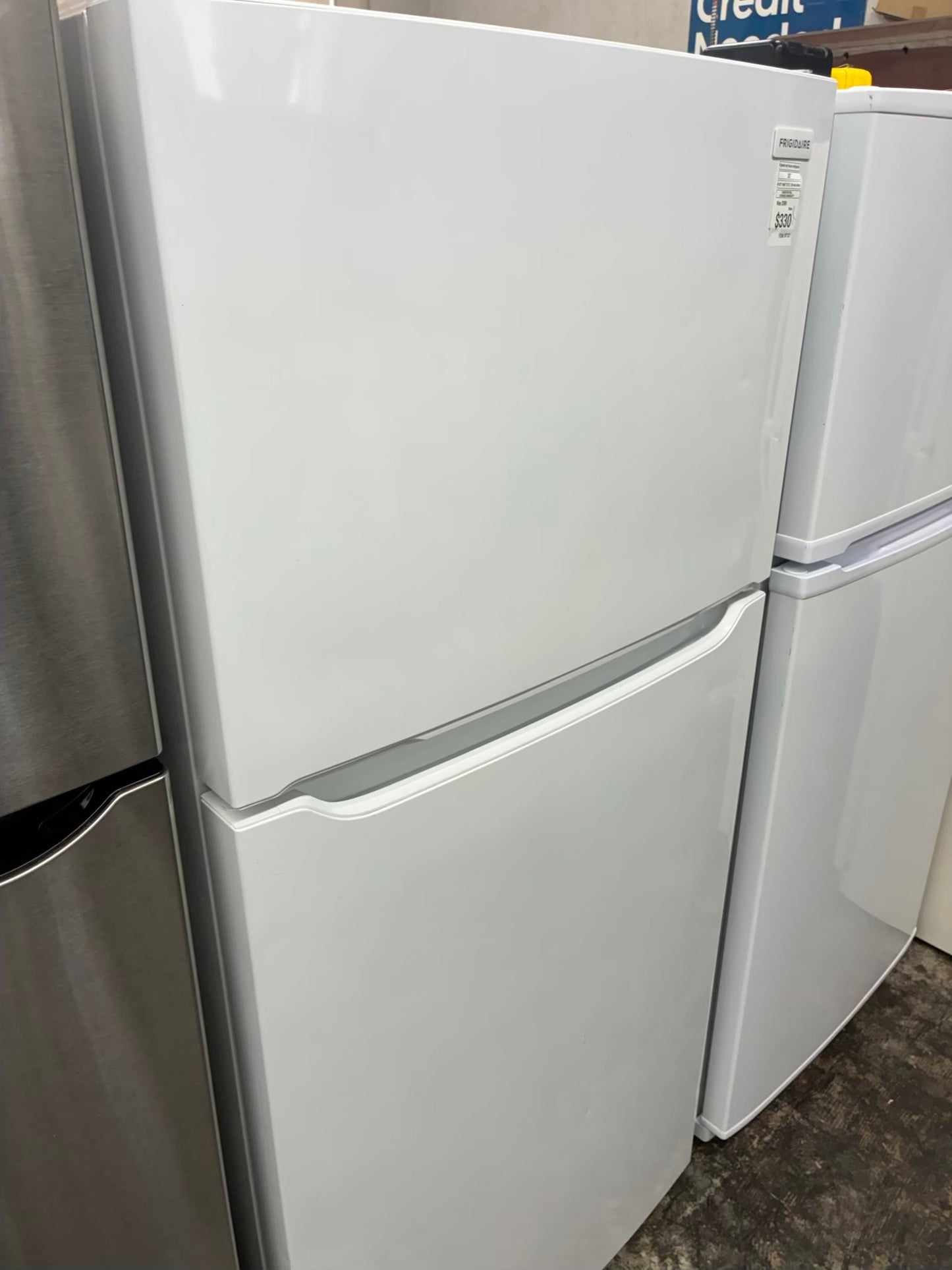 Frigidaire top freezer refrigerator white 30”
