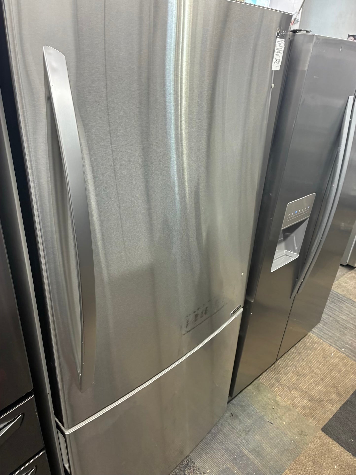 LG bottom freezer stainless steel 33” ice maker