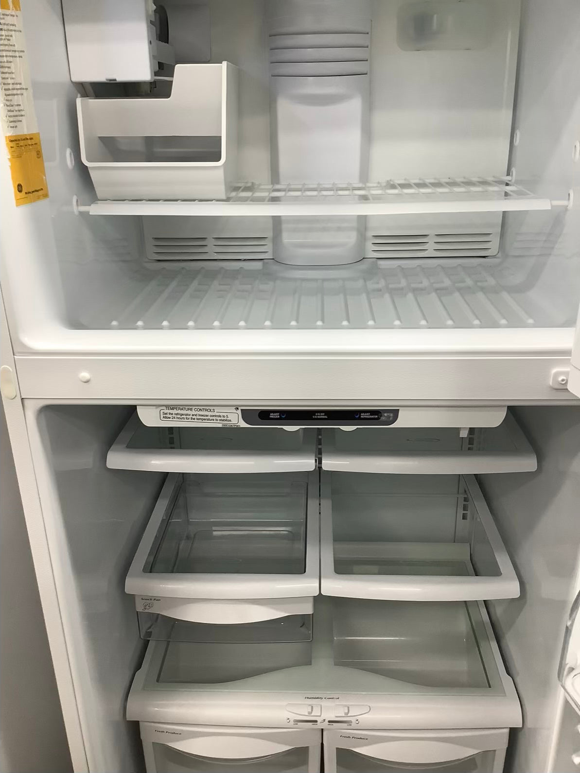 White GE top freezer w ice maker