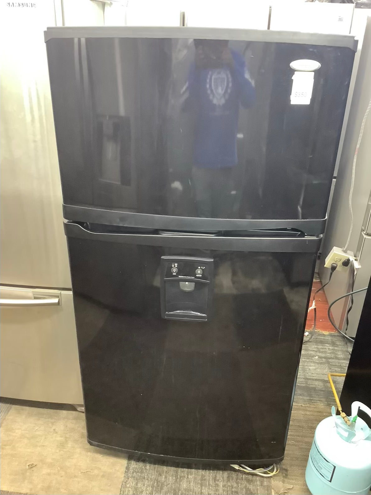 Whirlpool Top Freezer Refrigerator 30” black ice maker water dispenser
