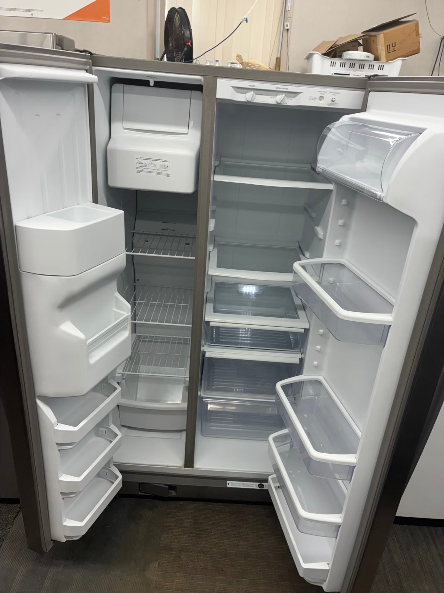 Whirlpool side by side refrigerator stainless steel 36” water dispenser ice maker