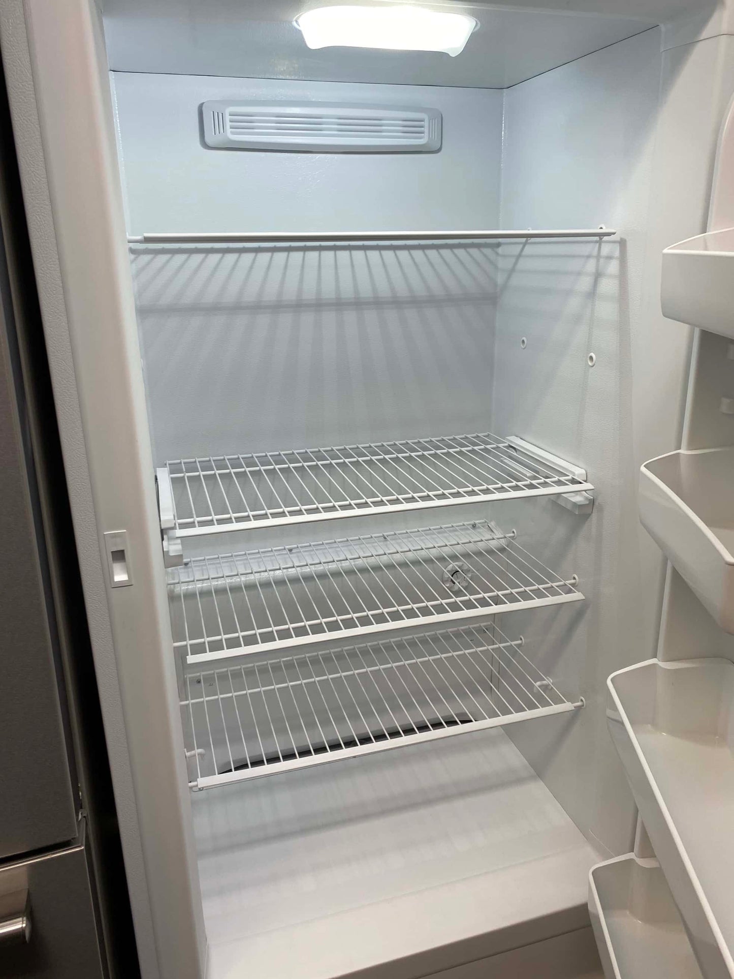 Frigidaire Upright freezer white 34 in