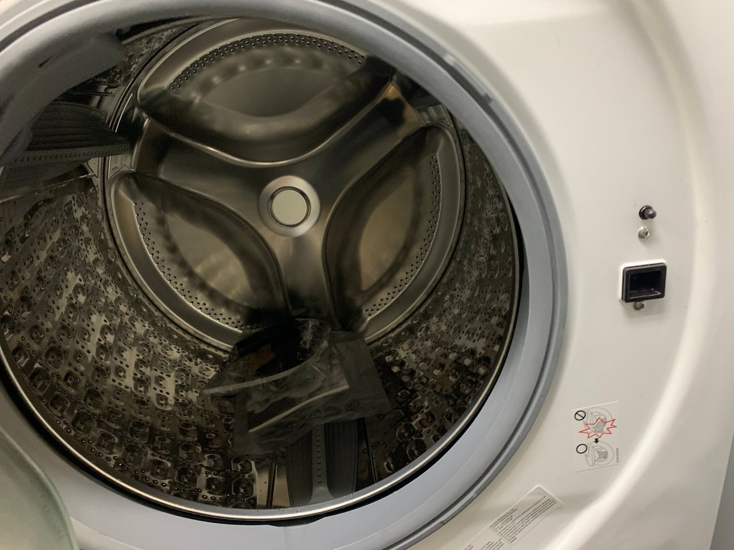 🔥 HOT DEAL
★ Samsung Open Box 4.5 cu. ft. High-Efficiency Front Load Washer with Self-Clean+ in White & 7.5 cu. ft. Smart Stackable Vented GAS Dryer with Steam Sanitize+ in White WD690