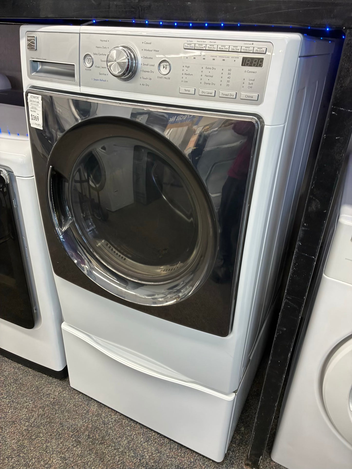 Kenmore gas dryer 27” large capacity white with pedestal