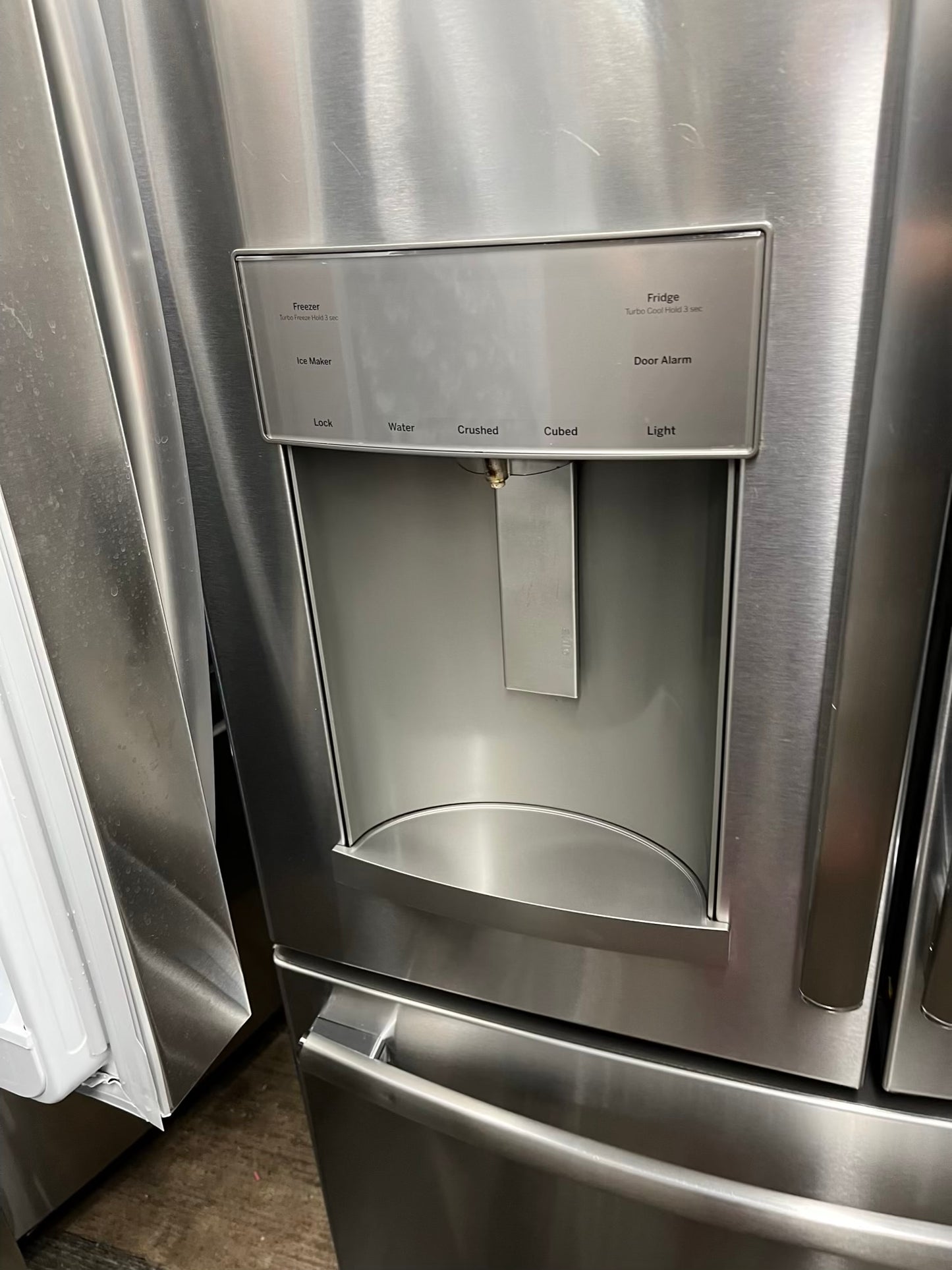 ^ #RF47W GE french door refrigerator slate stainless steel w/ ice and water dispenser inside 33” in