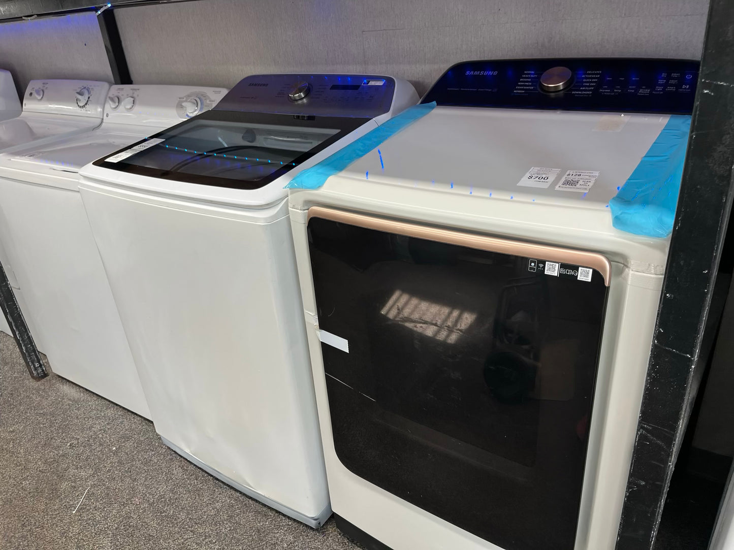 ^ ITEM #W84S Samsung top load washer & Brand New electric dryer 220v large capacity side x side 27”