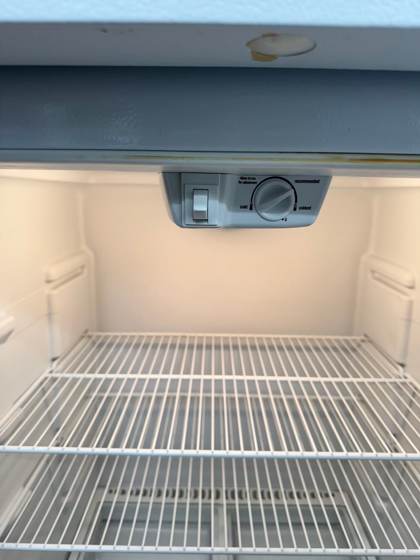 Frigidaire top freezer 30inch white