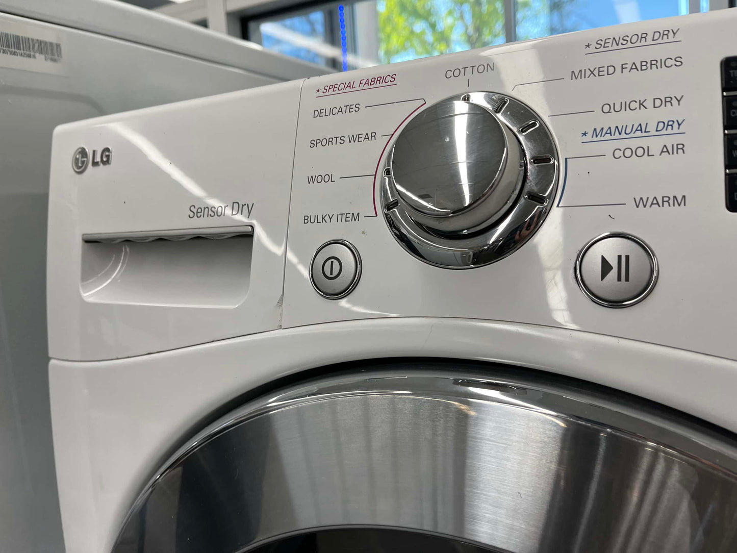 ^ ITEM #ED11C  Open box LG  24” dryer machine  electric 22ov  front load  stackable