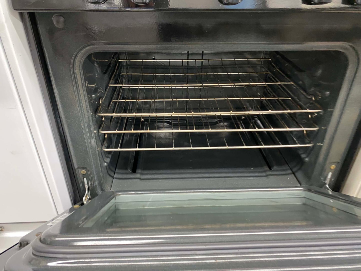 . ITEM #GR86J Frigidaire gas range bisque color 4 burner 30” in *more pictures soon