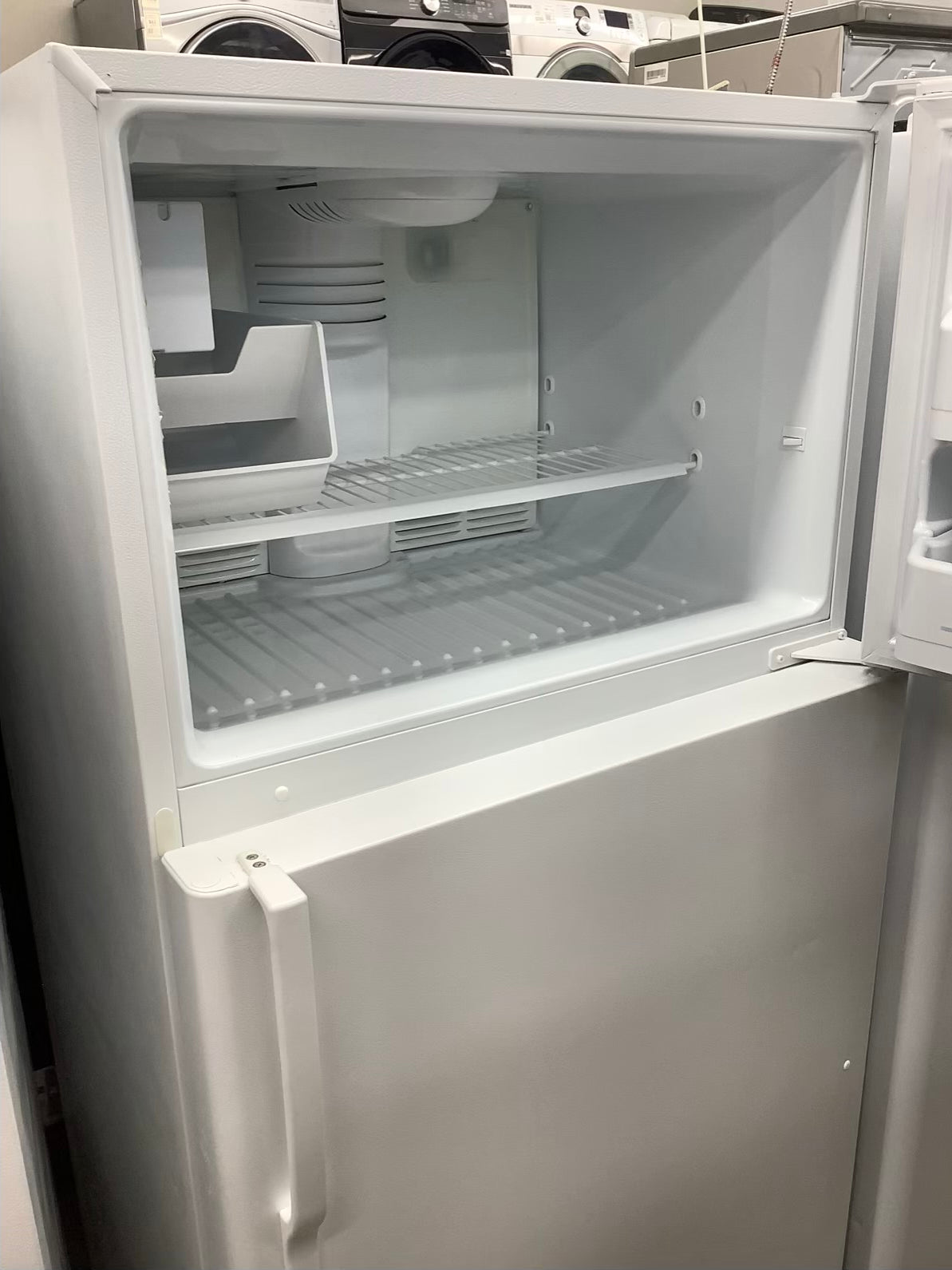 White GE top freezer w ice maker