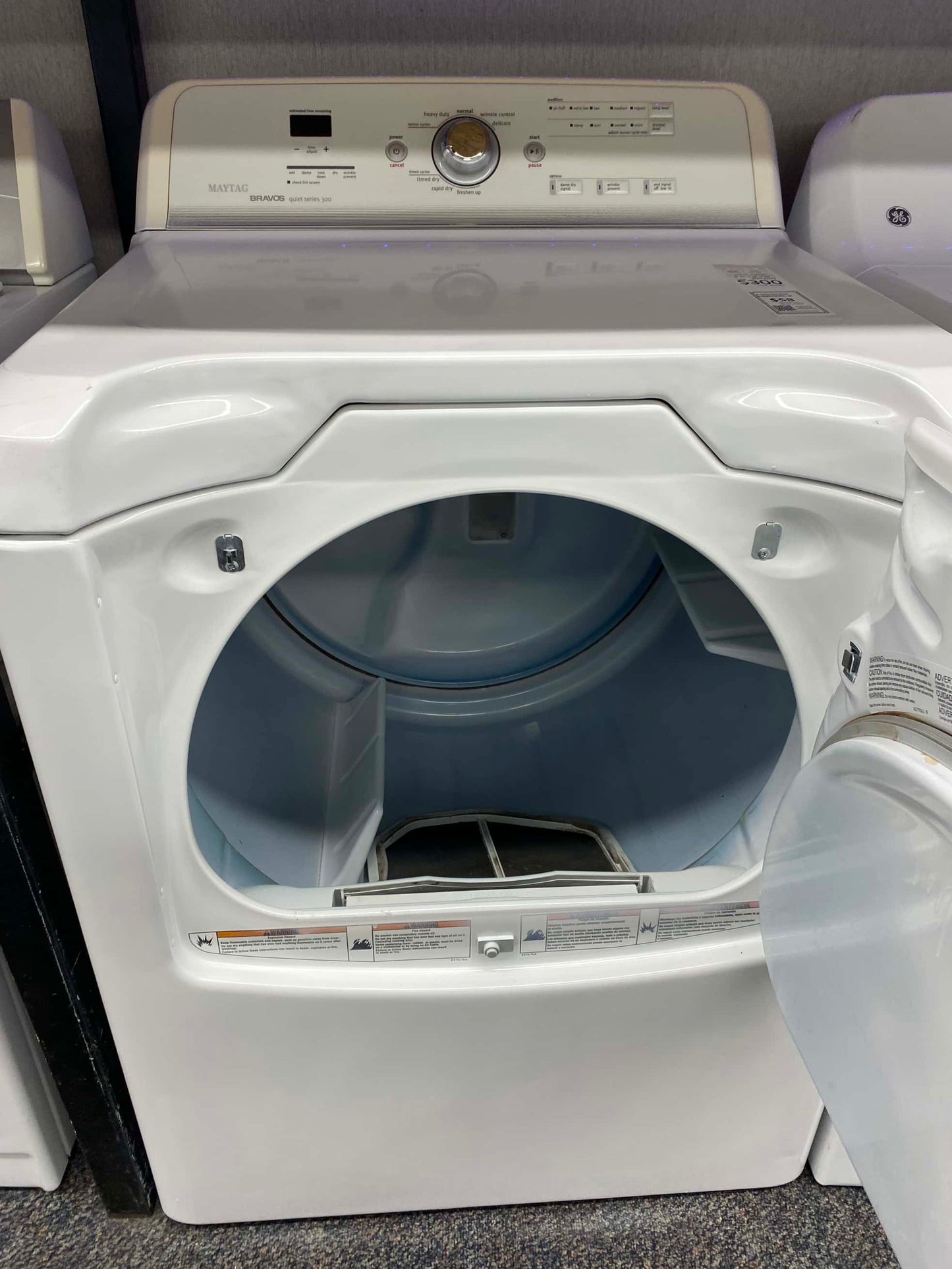 ITEM #ED389 Maytag electric dryer large capacity side x side 29”