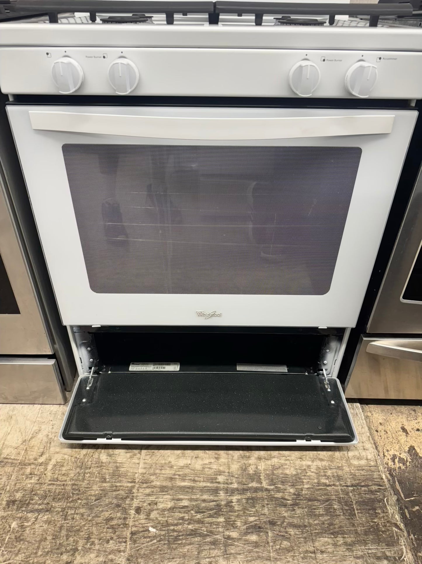 Whirpool gas range 4 burner white color