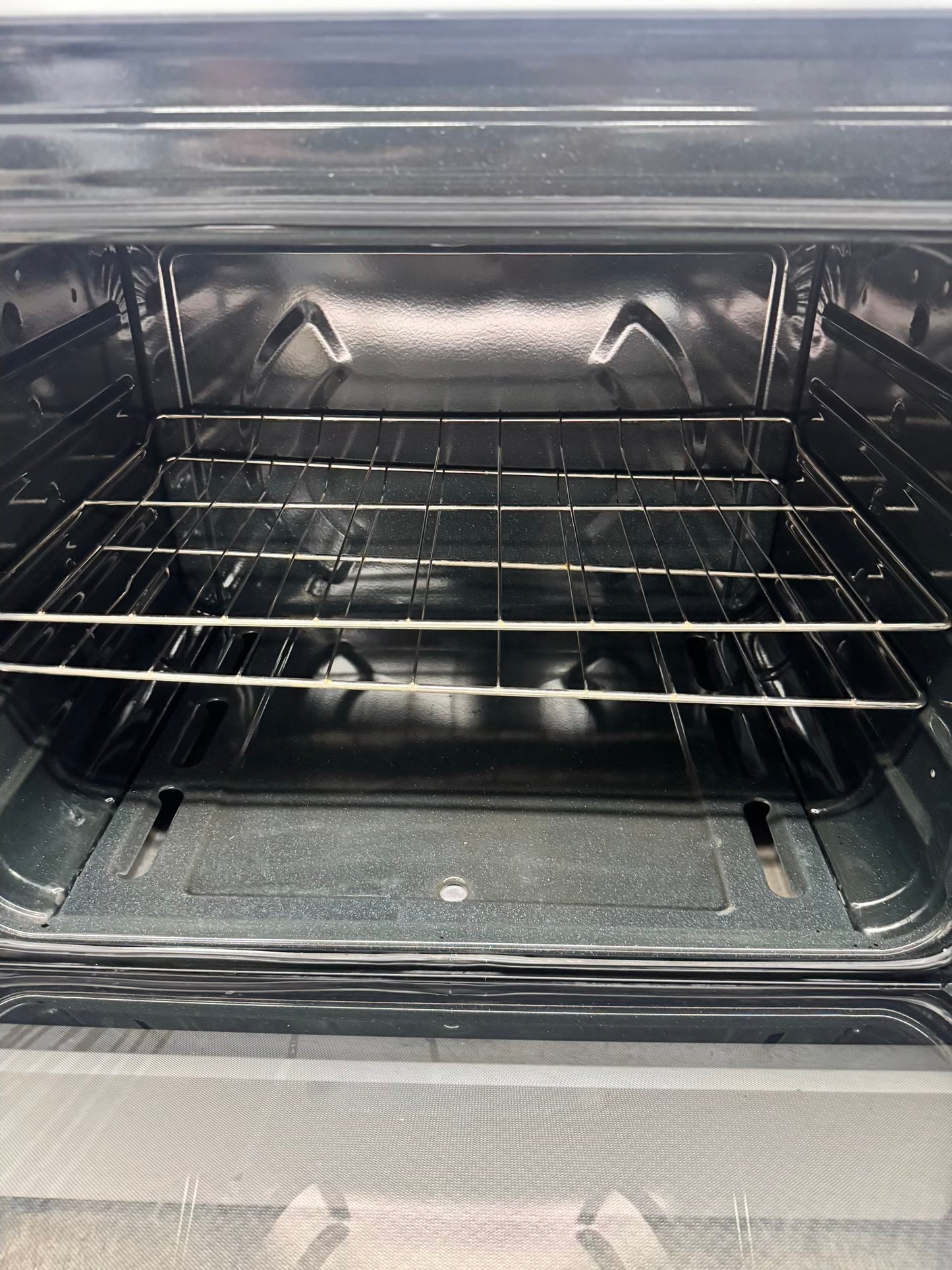 Whirpool gas range 4 burner white color