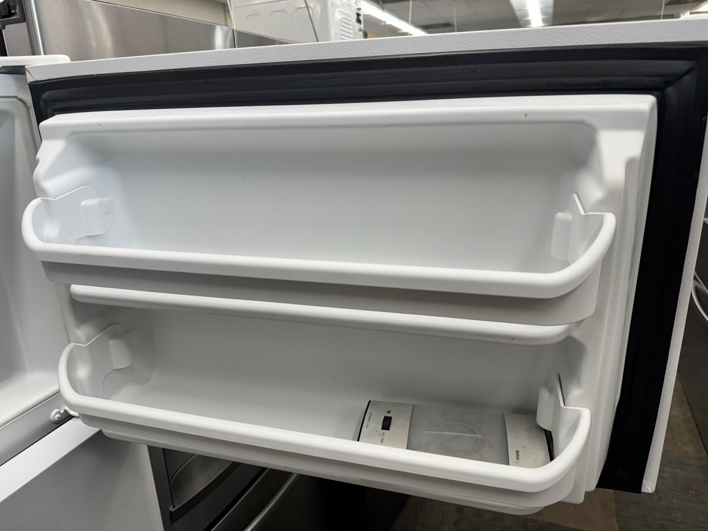 Frigidaire top freezer 30inch white