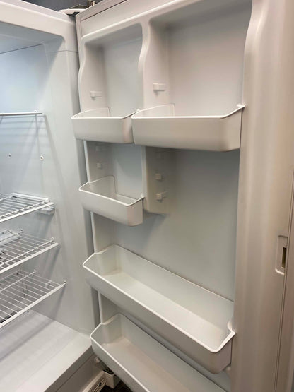 Frigidaire Upright freezer white 34 in