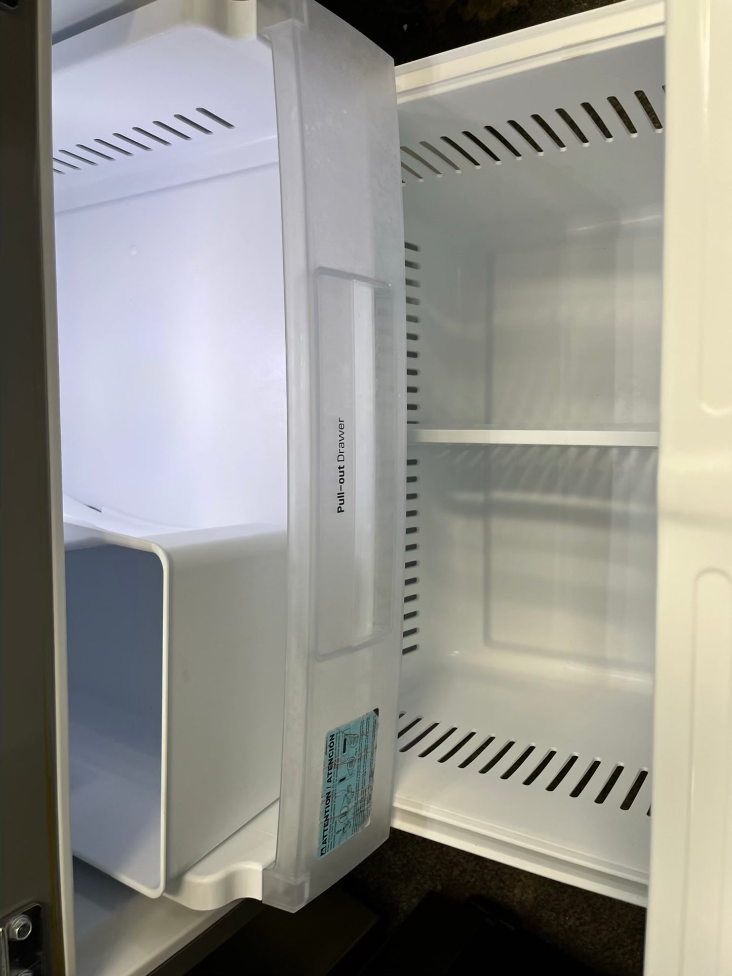 ^ #RF47W GE french door refrigerator slate stainless steel w/ ice and water dispenser inside 33” in