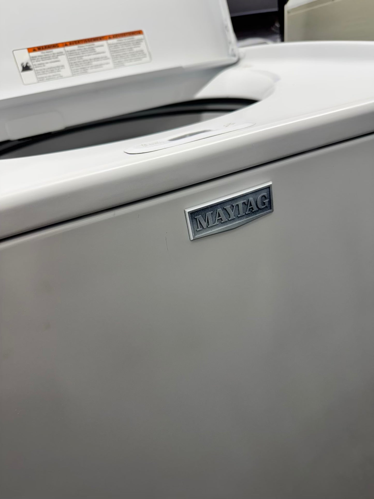 Maytag top load washer deep fill & rinse white 27” whit agitator stainless steel drum