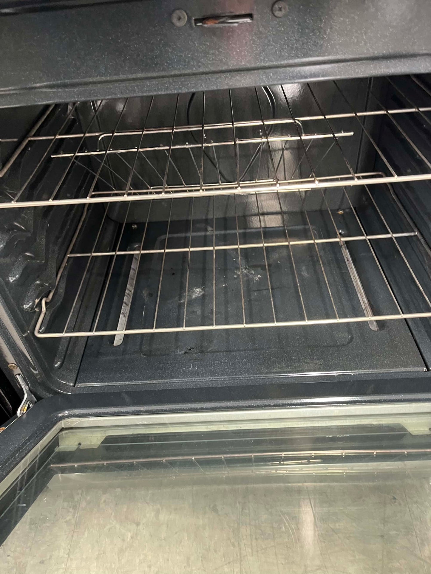 - ITEM #GR93B Frigidaire gas range white 4 burner 30” in