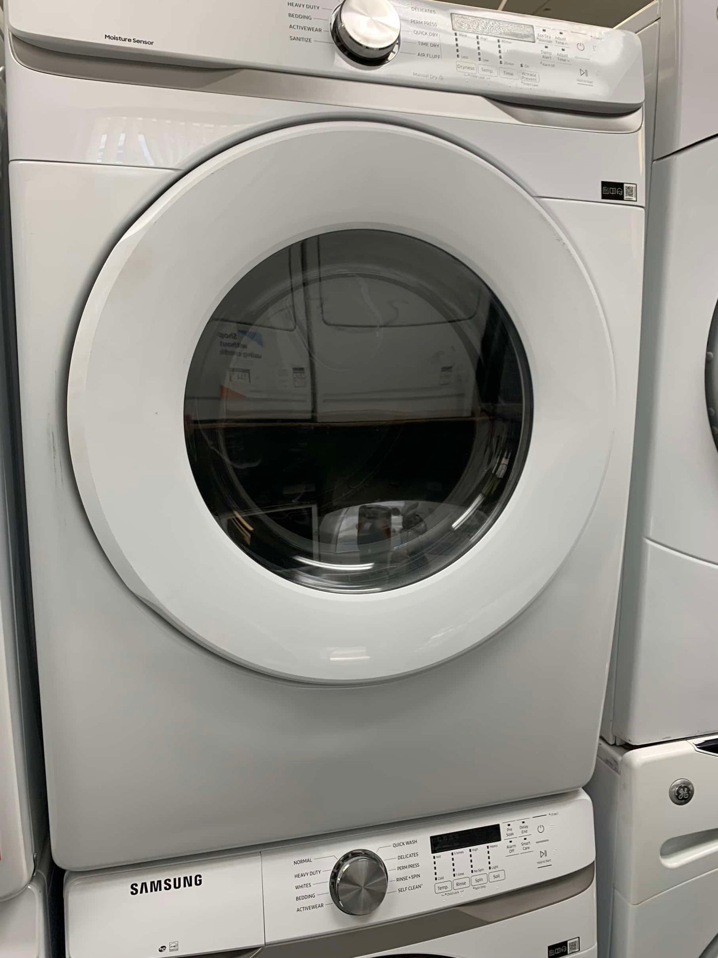 🔥 HOT DEAL
★ Samsung Open Box 4.5 cu. ft. High-Efficiency Front Load Washer with Self-Clean+ in White & 7.5 cu. ft. Stackable Vented Electric Dryer with Sensor Dry in White 27 in WD545
