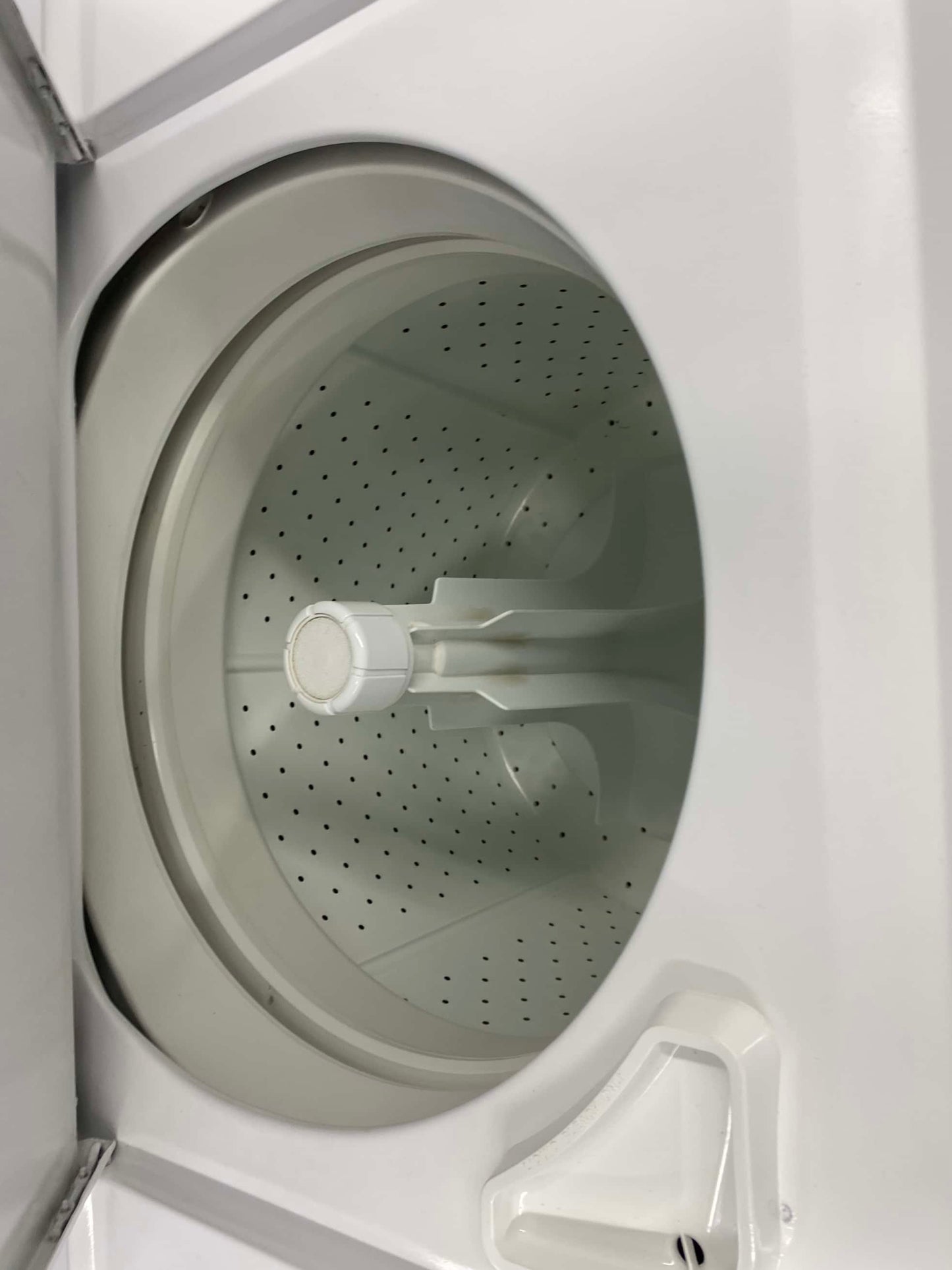 Item: #LC95C Frigidaire laundry center washer and dryer set GAS stackable 27”