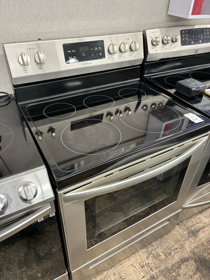 Frigidaire electric range black 5 burners 30”