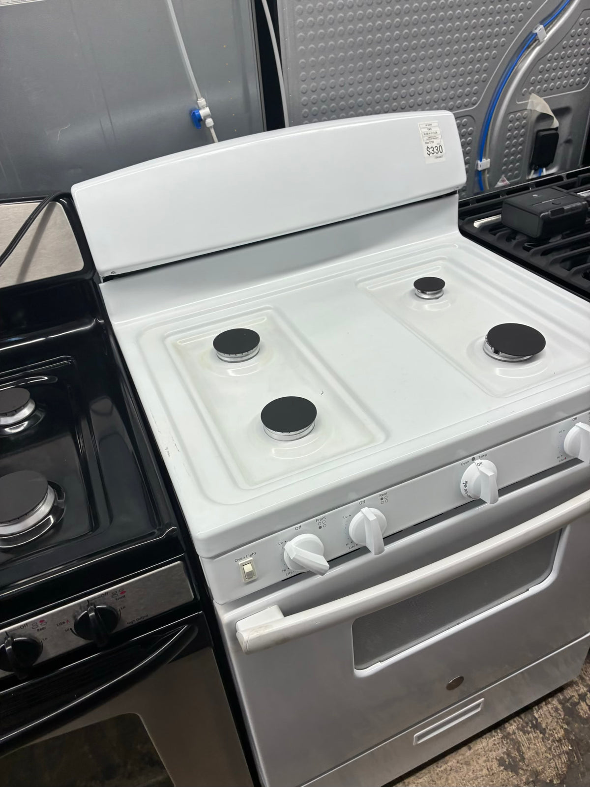 GE Gas Range white color  4 Burners 30”