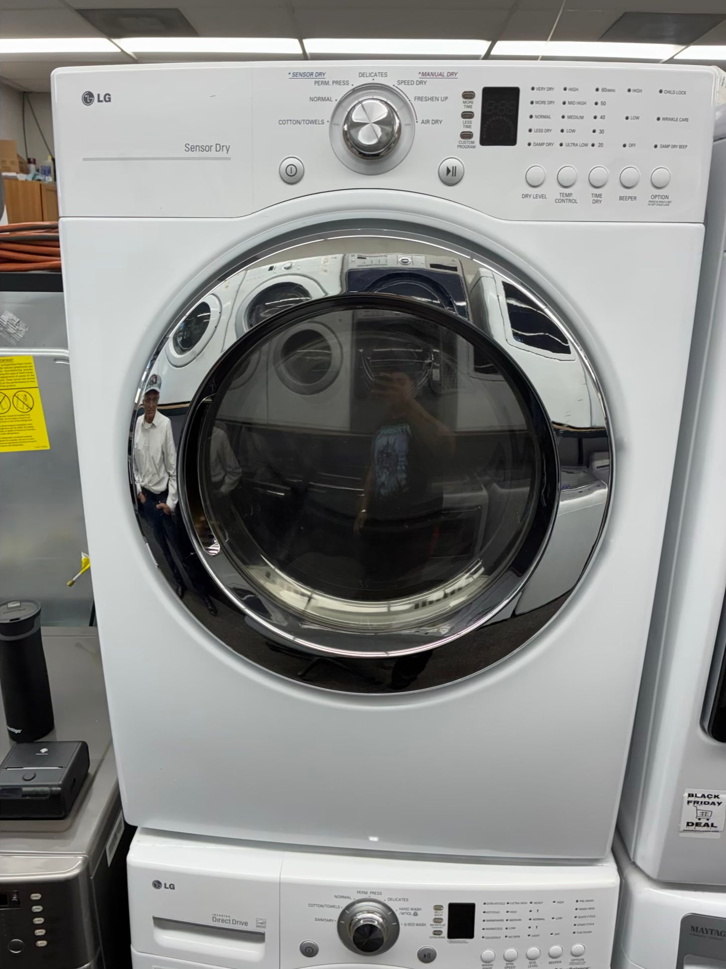 LG WASHER N DRYER FRONT LOAD ELECTRIC 27” WHITE